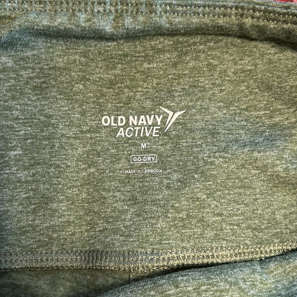 Old Navy Active Go Dry Capri Leggings, green, size medium, excellent condition - Picture 3 of 3